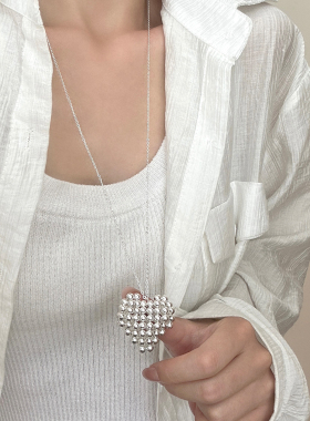 2025年新款手工串珠爱心项链女长款百搭简约精致高级感毛衣链配饰