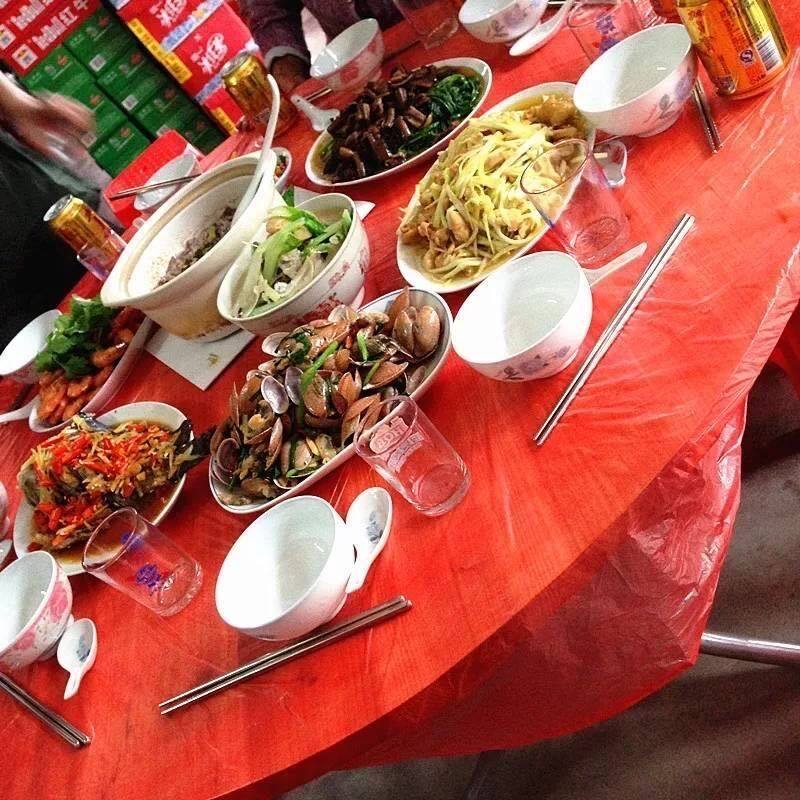 结婚一次性桌布塑料加厚台布防水防油饭店婚庆家用结婚正方形桌布,淘宝优惠券,粉丝福利购,淘宝优惠卷