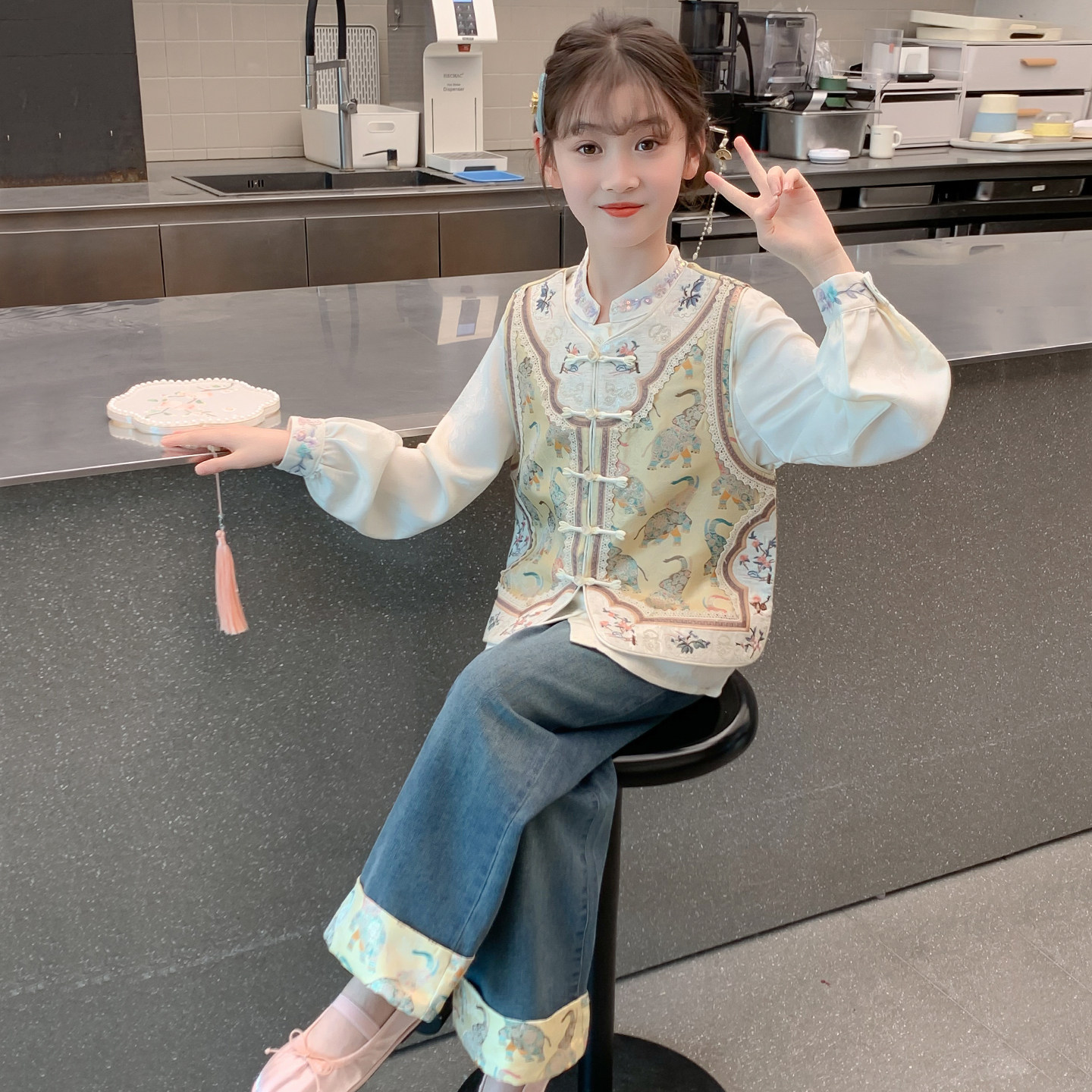 女童汉服套装2026新款春装儿童网红洋气新中式国风马甲女孩三件套,淘宝优惠券,粉丝福利购,淘宝优惠卷