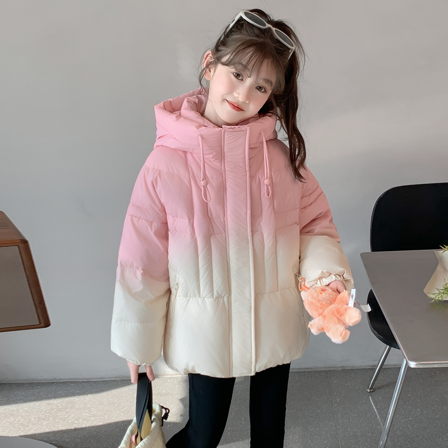 女童羽绒服冬装2025新款儿童网红洋气流行爆款外套女孩冬季白鸭绒 - 图2