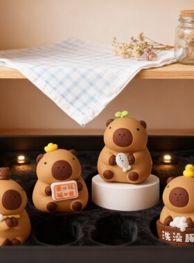 可爱卡皮巴拉树脂桌面摆件