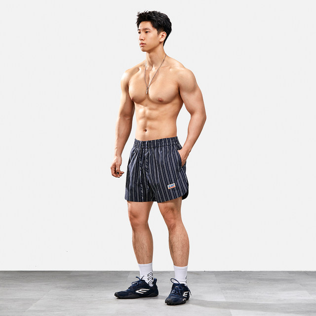TOMATOPAPA Men's Retro Striped Shorts Slit Loose Breathable Casual Straight Running Fitness Pants