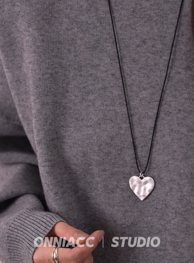 爱心黑绳项链女长款毛衣链纯银