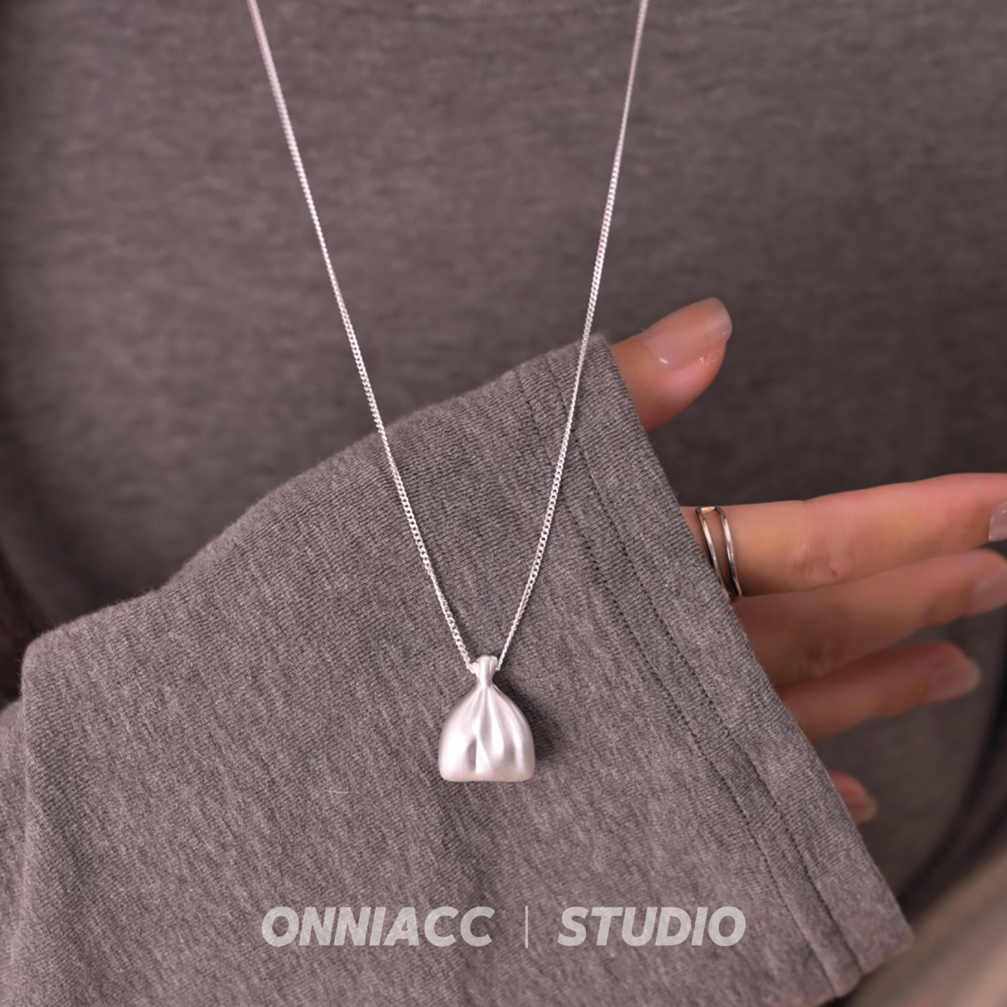 钱袋子福袋吊坠项链女长款毛衣链纯银配饰秋冬高级感轻奢小众简约 - 图1