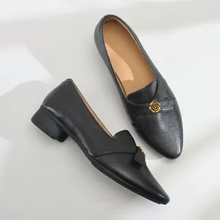 步享~ 山茶花深口单鞋女尖头低跟粗跟真皮软底杏色乐福鞋2025新款,淘宝优惠券,粉丝福利购,淘宝优惠卷