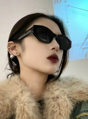 高级感白色墨镜女字母多边形大脸