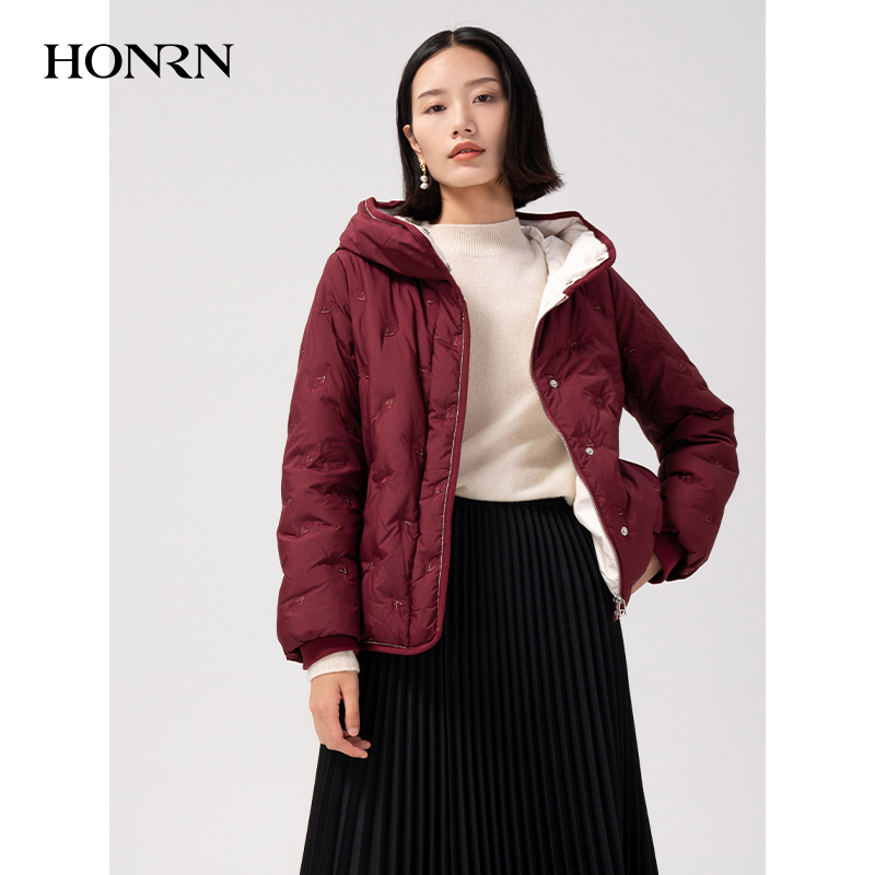 HONRN/红人酒红短款轻薄连帽白鸭绒羽绒服外套女款冬季HG55YR239 - 图0