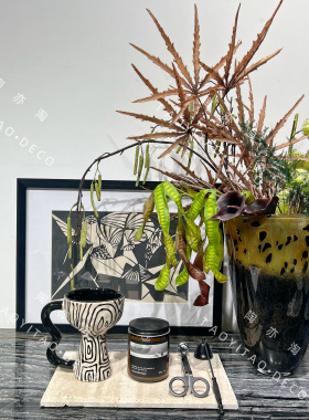 中古风样板房轻奢床头柜咖啡杯香薰波点蜡烛烛台琉璃花器软装摆件