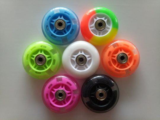 儿童扭扭车轮子配件通用前轮后轮静音轮溜溜车摇摆车轱辘万向轮