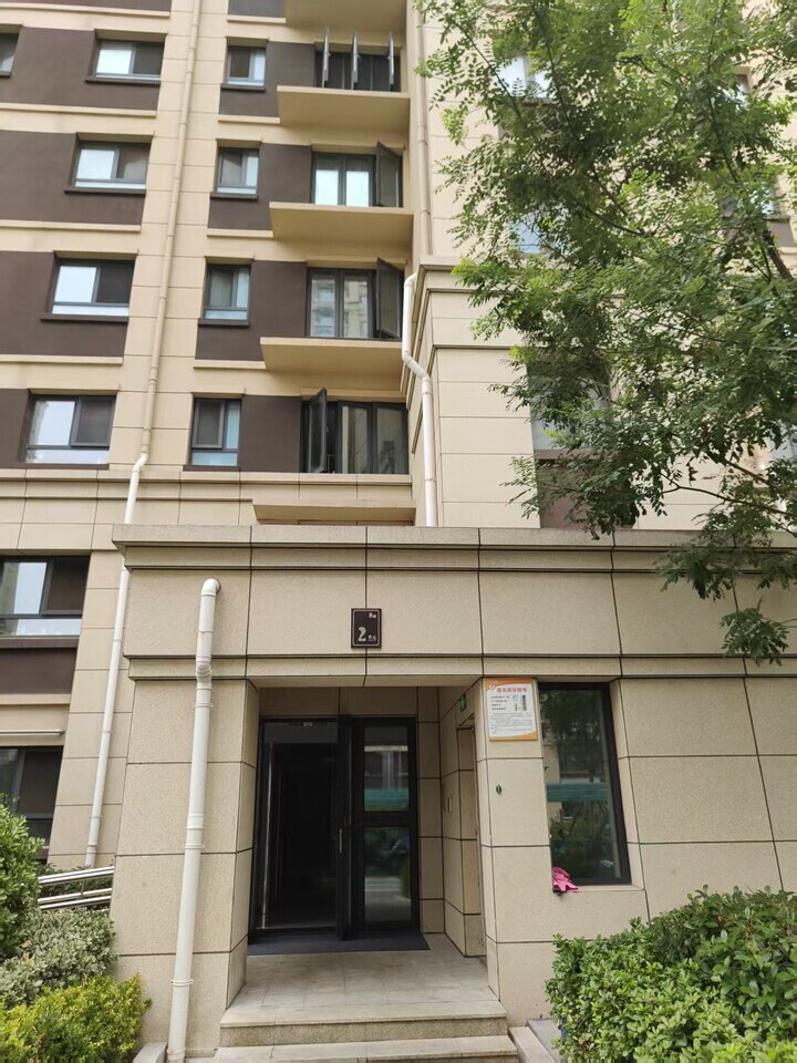 济南市章丘区福康路1128号百合新城8号楼2-1802号房产一处及储藏室