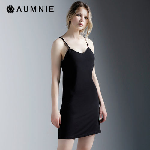 AUMNIE澳弥尼交叉瑜伽连衣裙女V领吊带速干舒适垂坠百搭含胸垫 - 图0