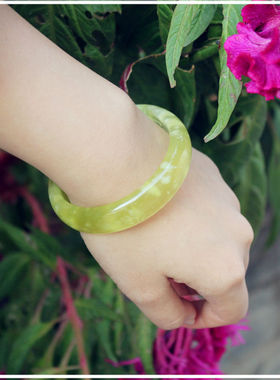 翡翠浅绿天然少女风辽宁岫玉