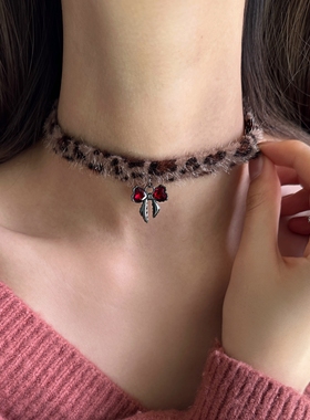 复古辣妹风豹纹毛绒蝴蝶结项圈