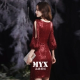 Летнее короткое красное вечернее платье, коллекция 2021, городской стиль, яркий броский стиль, по фигуре