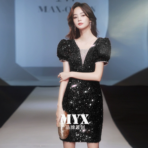 Черное вечернее платье, элитная юбка, блестки для ногтей, французский стиль, яркий броский стиль, легкий роскошный стиль, изысканный стиль