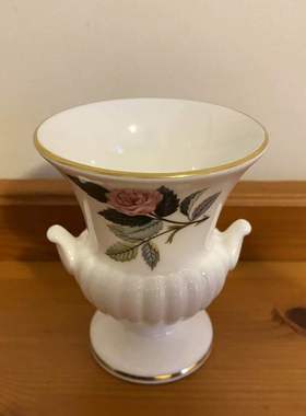 Wedgwood 韦奇伍德 Hathaway Rose 英国骨瓷海瑟薇玫瑰花瓶 摆件