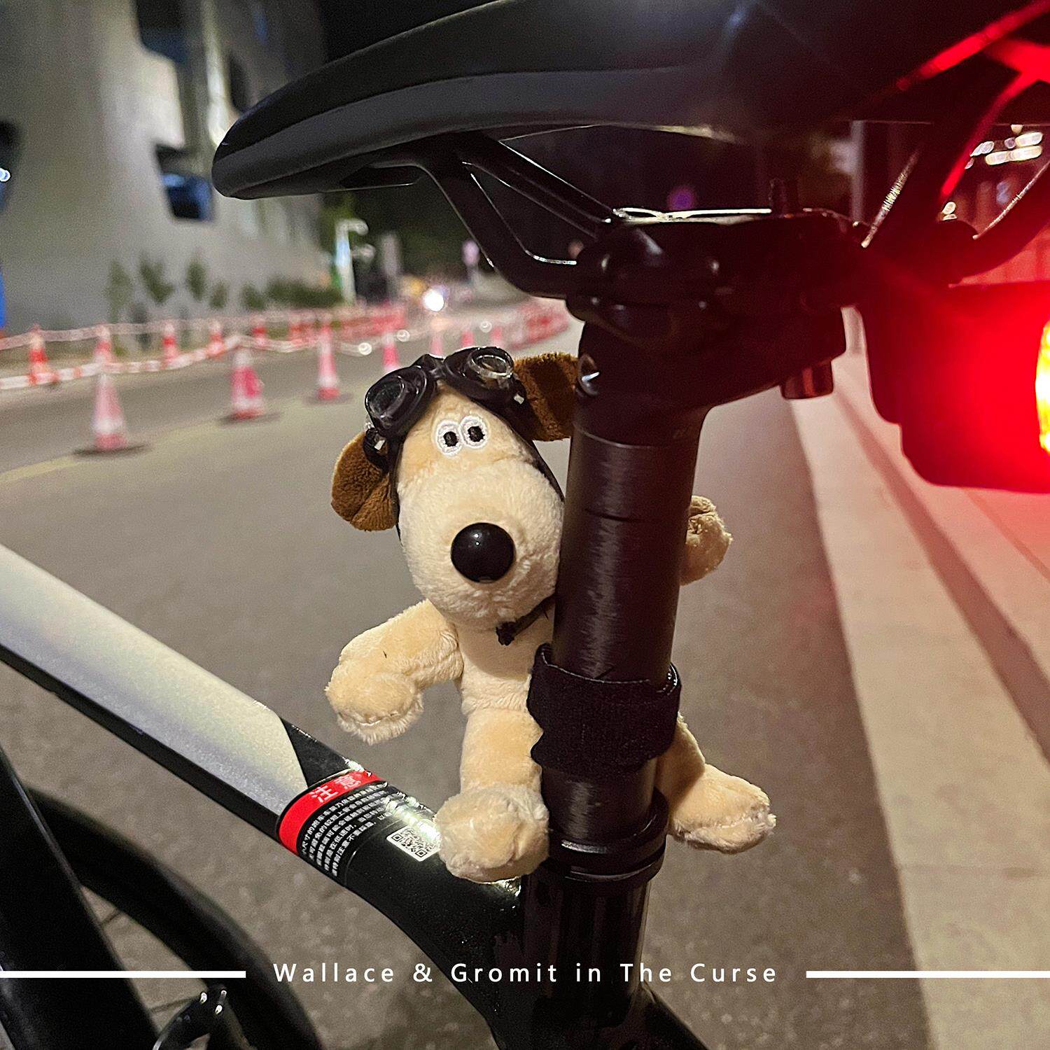 飞行员掌门狗自行车装饰骑行电动车车把挂件可爱公仔小配饰山地车