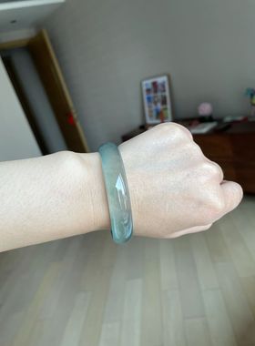 晴水底石英岩质玉手镯翡翠平替