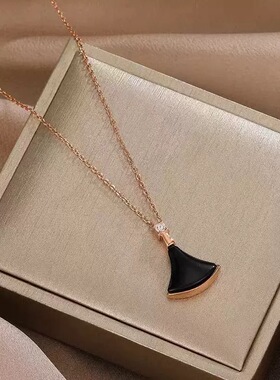 玫瑰金钻石扇形小裙子贝母轻奢高级感锁骨