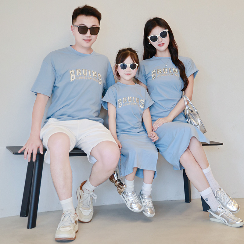 夏季新款2025一家三四口亲子装T恤海边度假裙子全家装母女连衣裙 - 图1
