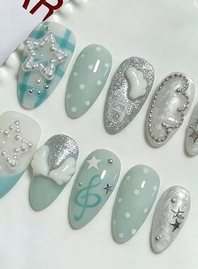 10 hand pressed almond shaped nails, beautiful fake nails