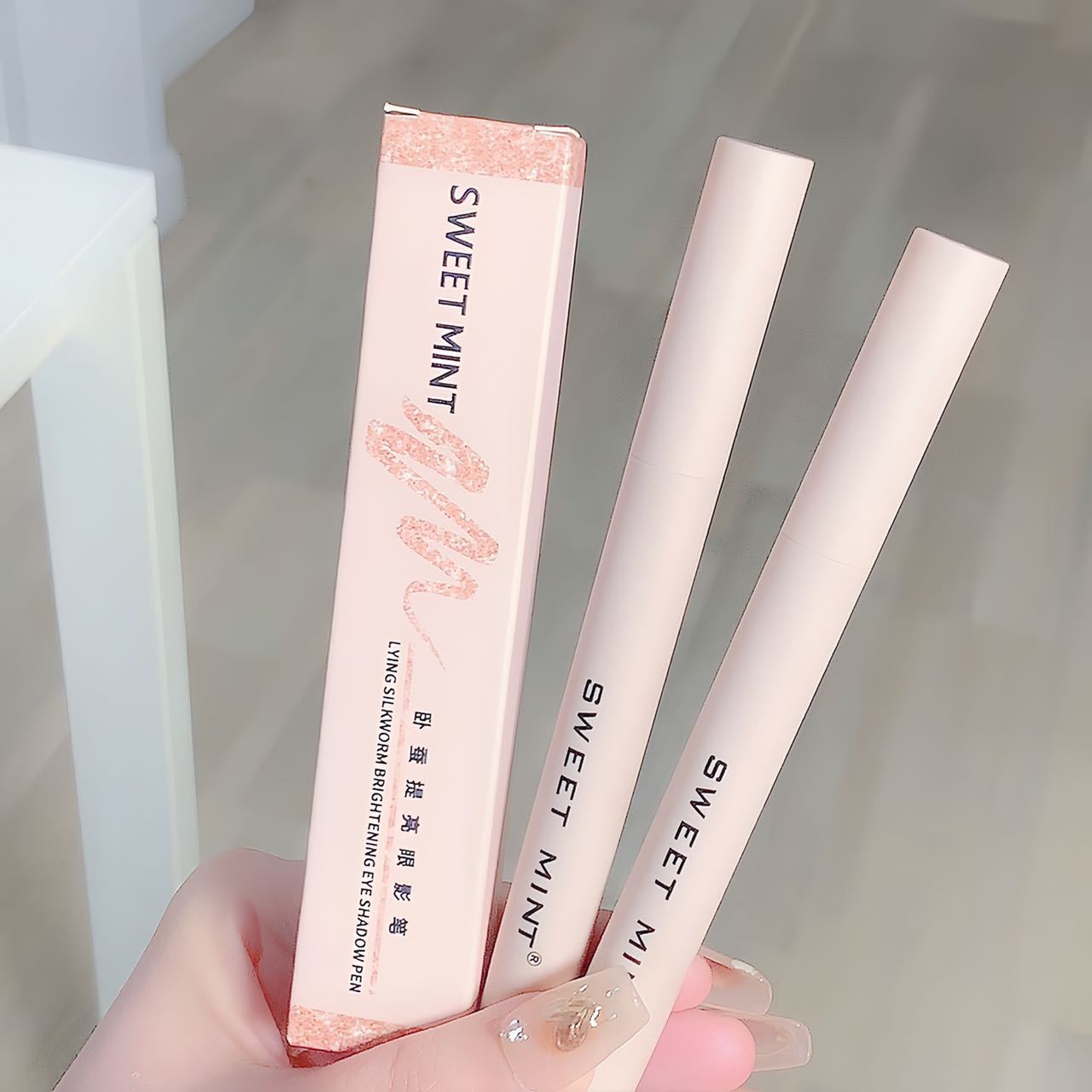 Eye Shadow Lying Silkworm Highlighter Pen Eyes Makeup Matte - 图1