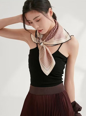 春秋卷边优雅女搭配衬衫中方巾
