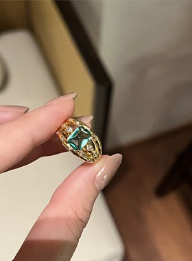 复古碧绿花琥珀幽灵活口戒指