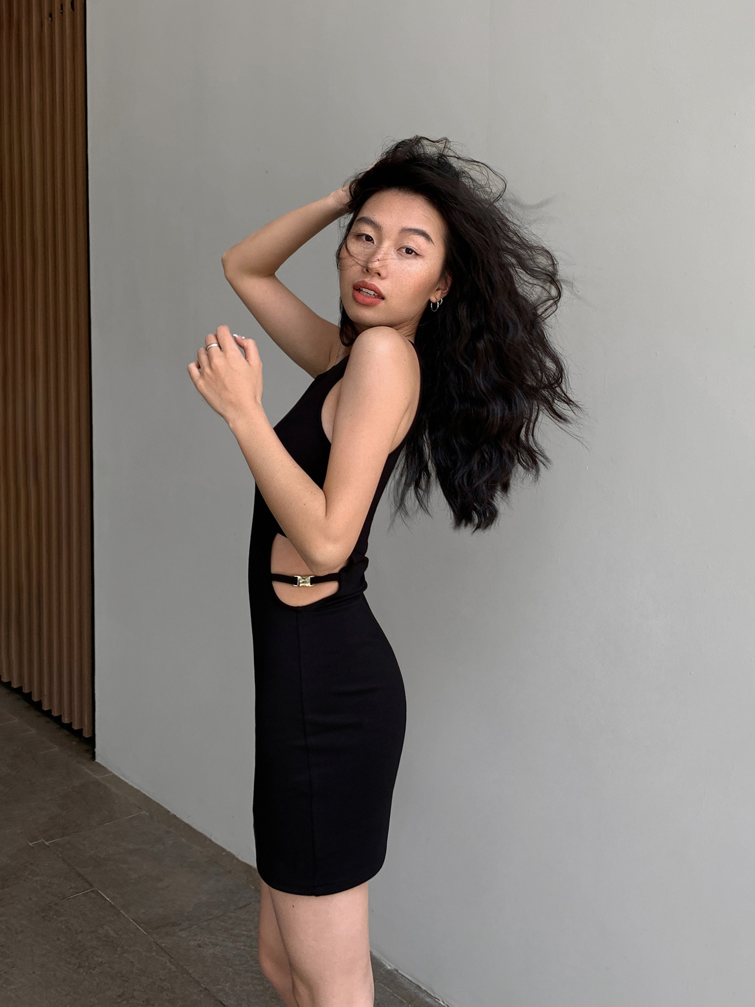 NEVA HU 黑色针织连衣裙女短款设计感夏季气质修身无袖背心包臀裙