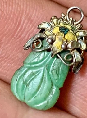 翡翠耳坠，镶嵌银鎏金蝙蝠，包老保真。