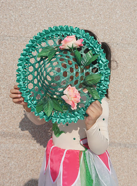 儿童舞蹈演出斗笠帽竹编彩色花朵