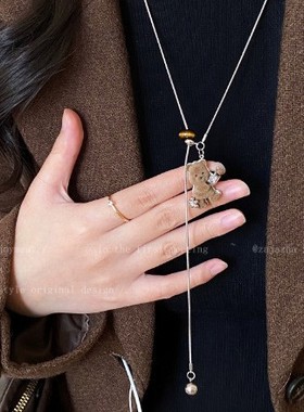 秋冬萌妹~咖色丝绒小熊抽拉项链女温柔长款小众设计感毛衣链配饰