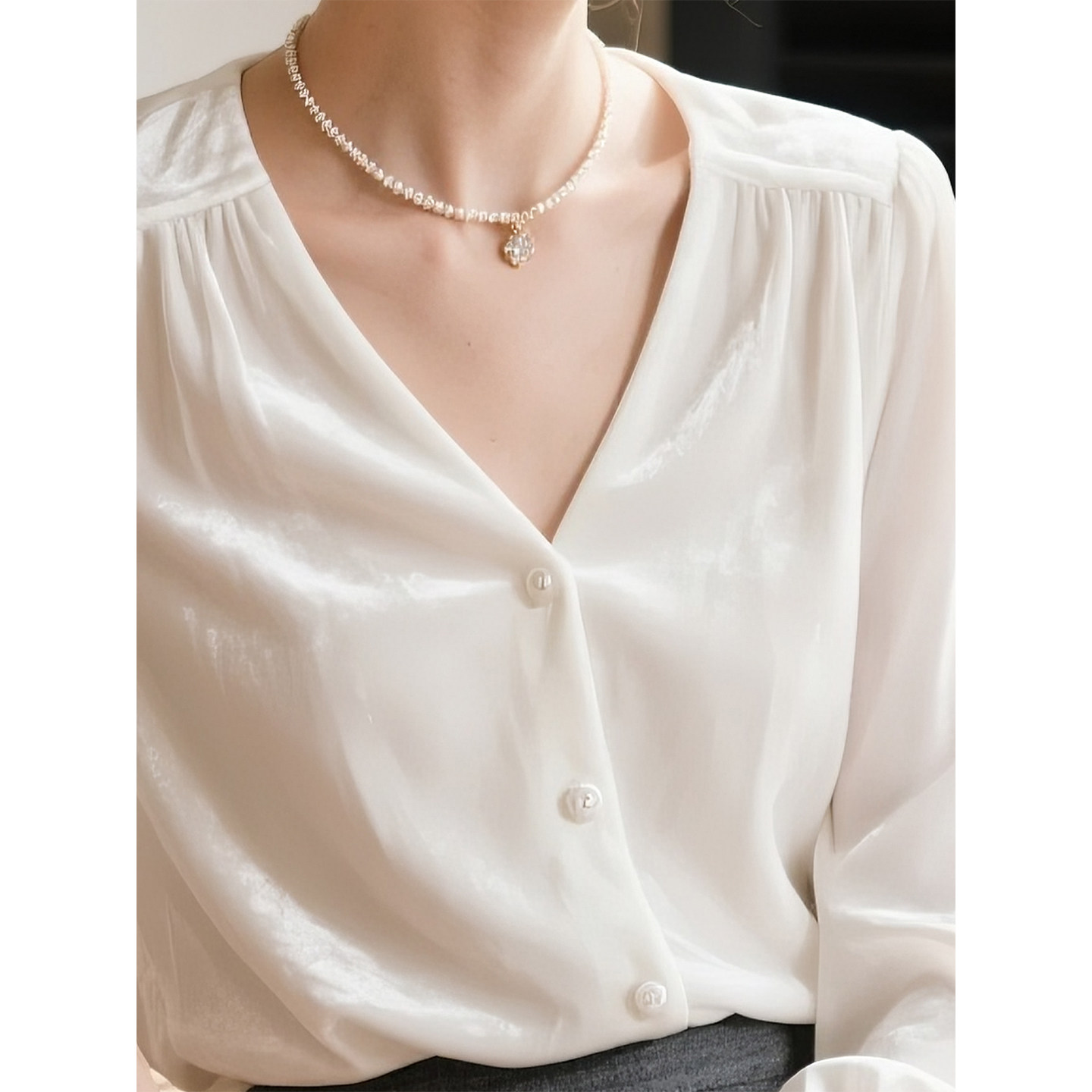 白色V领丝绒长袖衬衫女2025年秋冬新款法式温柔风优雅气质衬衫