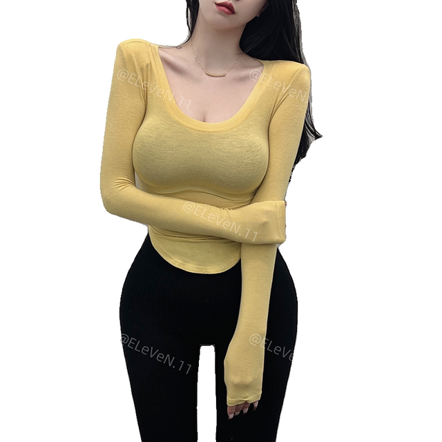 ເສື້ອຍືດຄໍ U-neck ທີ່ມີເສັ້ນໂຄ້ງ sexy