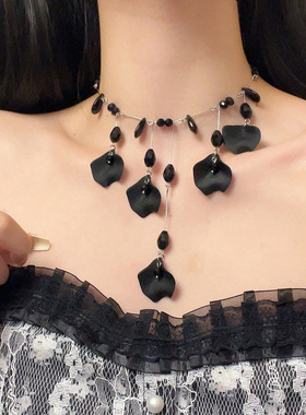 辣妹复古红色水滴花瓣流苏项链