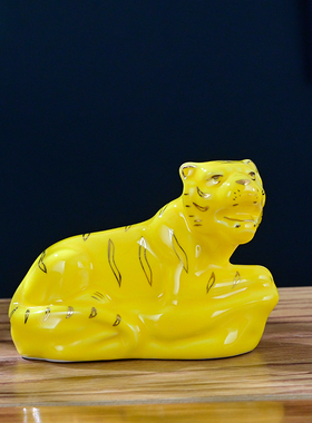 红色陶瓷小老虎摆件一对招财上山瓷器办公室家居装饰品吉祥物摆设