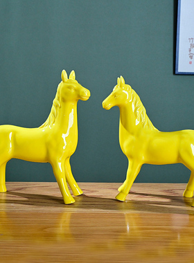 陶瓷生肖红色马摆件办公家居饰品简约现代工艺品摆设新年场景酒柜