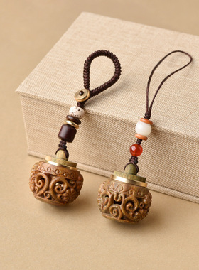 绿檀木镂空雕刻嘎乌盒吊