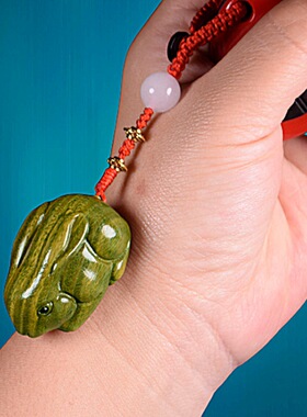 绿檀木雕兔子吊坠红木生