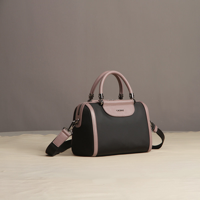 娅黛品牌枕头包女2021 娅黛箱包女士包袋