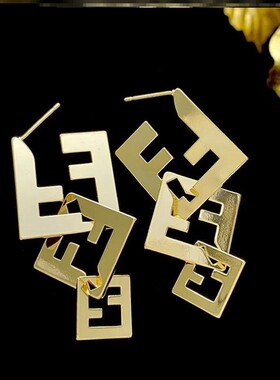 无限超越班刘涛同款耳环耳钉金属风几何形金色字母夸张耳饰