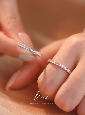 银饰戒指，优雅与时尚并存