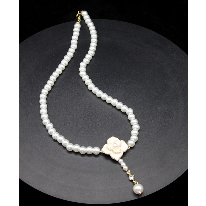 Elegant and simple camellia combination set of earrings