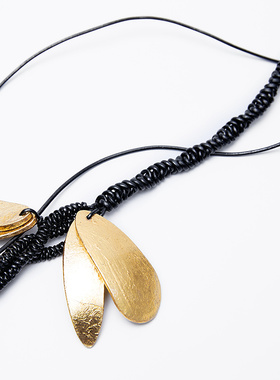 ZHUCHONGYUN牛皮编织绳锁小众设计不规则椰子壳叶片项链