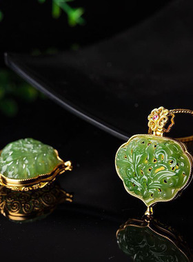 复古碧玉镂空可打开香囊吊坠女款新中式平安锁如意花纹嗄乌盒项链