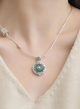 复古做旧卷草纹平安扣吊坠女款时尚百搭高级感可打开翡翠香囊项链