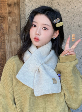 白色围巾女冬季新款加厚送女朋友生日礼物日韩系短款护颈交叉围脖
