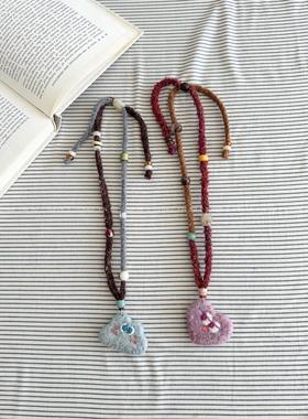 粉色羊毛毡爱心吊坠项炼女2025新款秋冬设计感毛衣炼挂脖装饰配饰