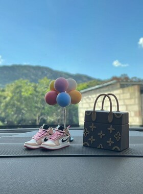 2022汽车中控专用车载车内饰品摆件创意男女网红创V意公仔车上装