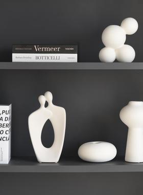 现代极简个性抽象情侣人物书柜酒柜格子柜高级感艺术装饰品摆件